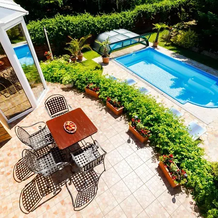 Szabo By Interhome בלטונללה